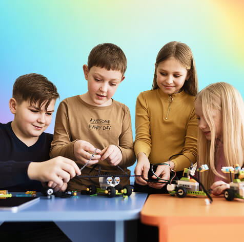 Діти працюють з робототехнікою на таборі INTITA STEM Camps